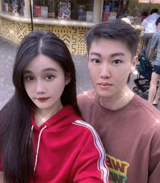 趙本山女兒曬答謝宴現場,男方穿西裝太秀氣,被指像兩個女生結婚