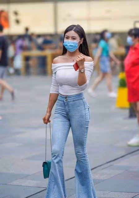 時尚褲追求剪裁得當,突出高級時尚感,打造曼妙動人身形