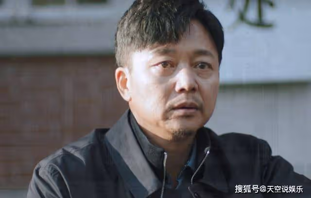 《熟年》在民政局門口,大口啃煎餅的張春梅,把婚姻的隱忍全暴露了