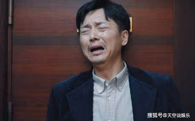 《熟年》在民政局門口,大口啃煎餅的張春梅,把婚姻的隱忍全暴露了