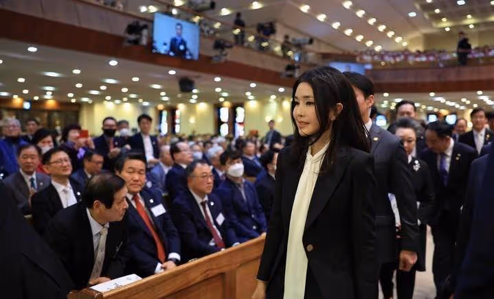 韓國第一夫人彌撒美和大家應接不暇!戴上超大戒指變女神,神殿里的精彩