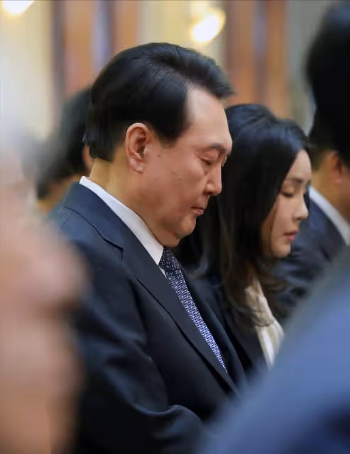 韓國第一夫人彌撒美和大家應接不暇!戴上超大戒指變女神,神殿里的精彩