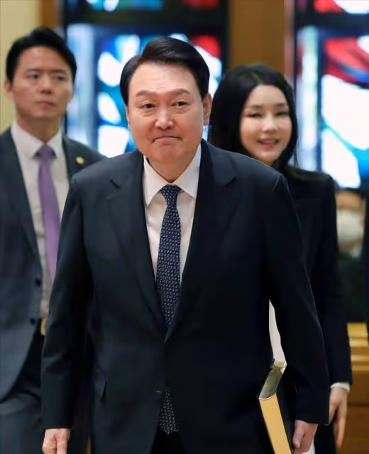 韓國第一夫人彌撒美和大家應接不暇!戴上超大戒指變女神,神殿里的精彩
