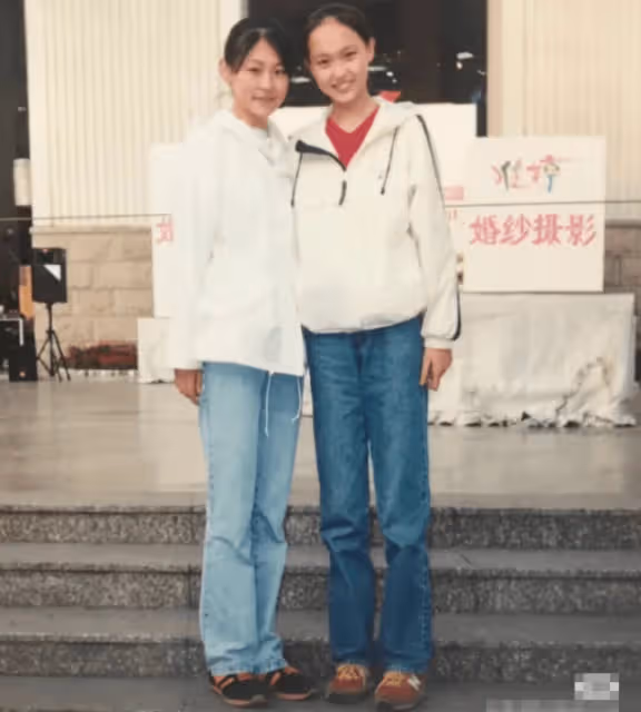 職高同桌曬與唐嫣昔日合照,憶23年前追星趣事,16歲糖糖判若兩人