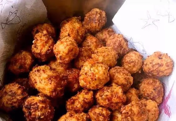 炸蘿蔔丸子放些剩米飯,簡直好吃炸了