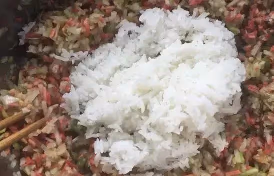 炸蘿蔔丸子放些剩米飯，簡直好吃炸了