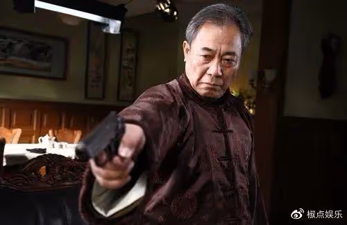 結婚44年零緋聞,為妻息影12年甘當家庭煮夫,61歲才被孫紅雷帶火