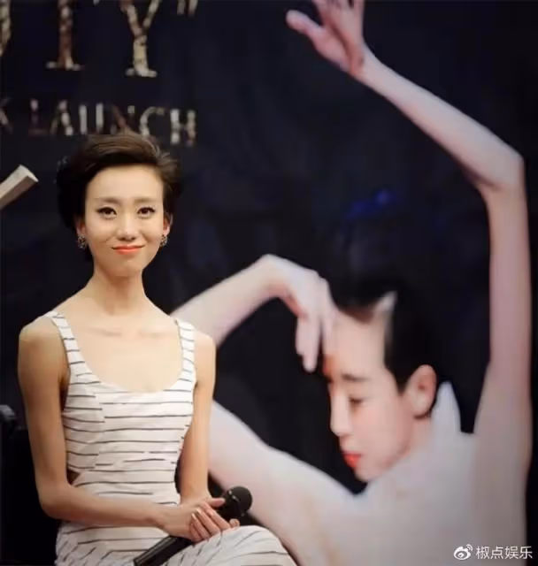 事實證明,那個讓張藝謀愧疚一生的女人,已經走上了另一條大道