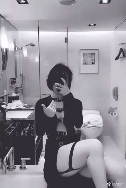 董小姐更多艷照流出,95後白富美,十萬零花錢,難怪胡總會喜歡