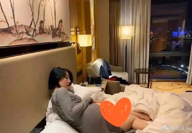 董小姐更多艷照流出,95後白富美,十萬零花錢,難怪胡總會喜歡
