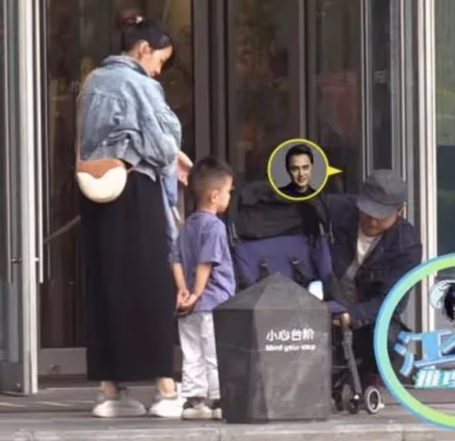 明道一家三口逛街被拍，老婆7個月孕肚超大，3歲兒子帥氣像爸爸