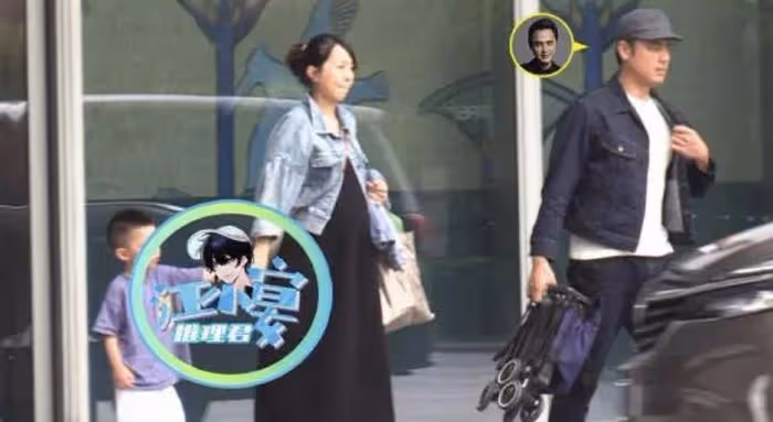 明道一家三口逛街被拍，老婆7個月孕肚超大，3歲兒子帥氣像爸爸