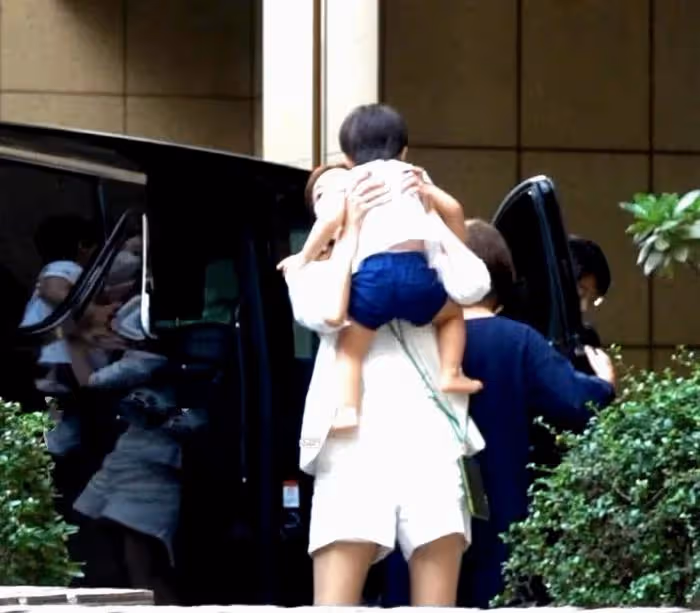 林志玲一家三口同框首曝光,1歲混血兒子帥氣可愛,婆媳相處融洽