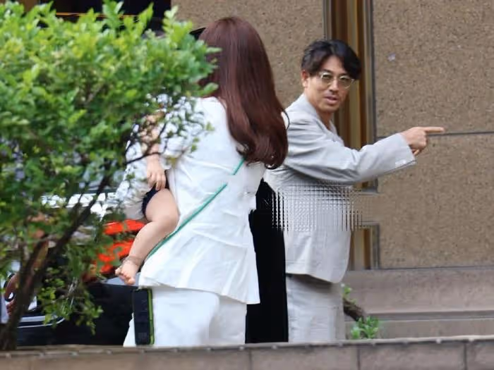 林志玲一家三口同框首曝光,1歲混血兒子帥氣可愛,婆媳相處融洽