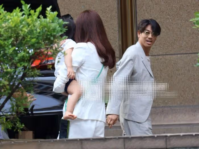 林志玲一家三口同框首曝光,1歲混血兒子帥氣可愛,婆媳相處融洽