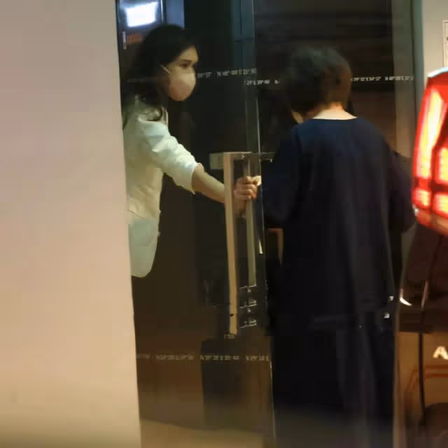 林志玲一家三口同框首曝光，1歲混血兒子帥氣可愛，婆媳相處融洽