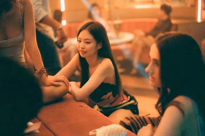 Jennie出演HBO劇集《偶像》是自願,韓網友為她辯護,是劇情需要