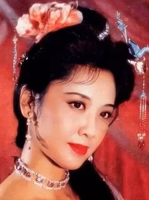 女兒國國王誰更美?朱琳端莊,胡靜霸氣,舒暢趙麗穎像嬌俏女孩