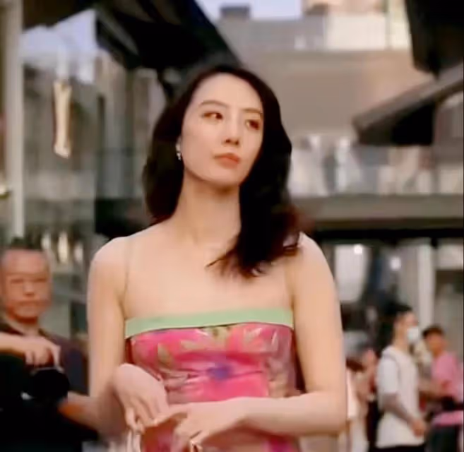 胡總情人問題很嚴重,各種違規情況被曝光,幾大疑點說明她不簡單