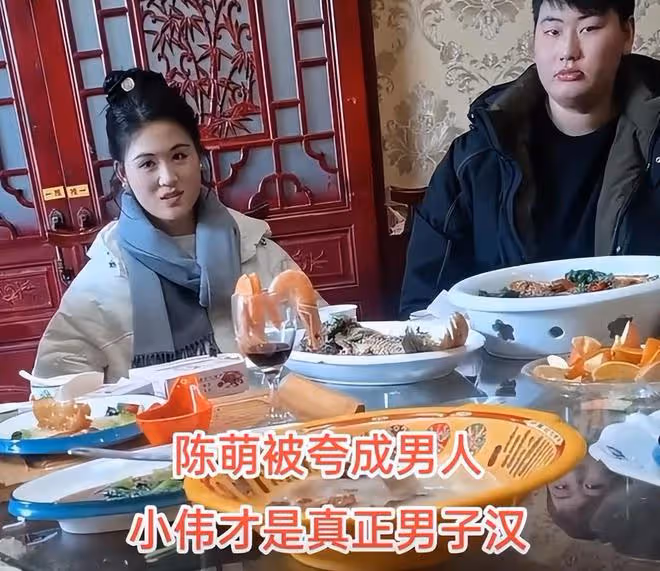 陳萌帶倆娃回北京,無特效正臉曝光神似朱小偉,夏天蓋棉被引爭議