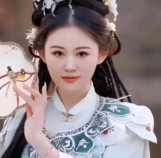 陳萌帶倆娃回北京,無特效正臉曝光神似朱小偉,夏天蓋棉被引爭議