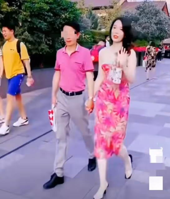 董某槿前男友曝光,與老闆牽手細節分析真實想法,其留言引人深思