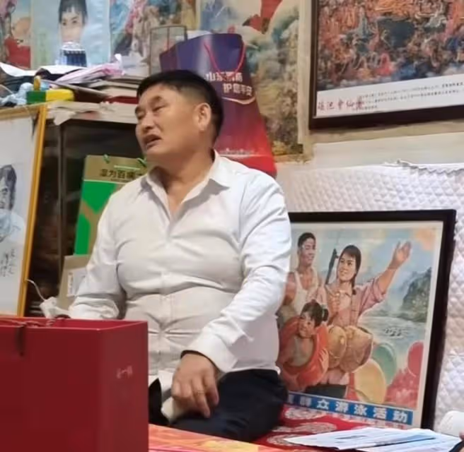 網紅大衣哥:被酒公司請到工廠品嘗新品,不料只會說一句好吃好喝
