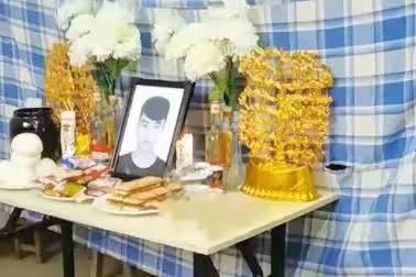 26歲網紅中原黃哥直播中拼酒猝死,曾稱錢比命重要,老婆悲痛發聲