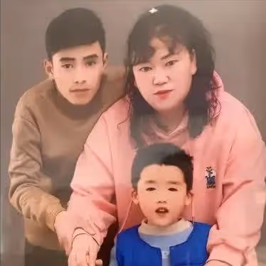 26歲網紅中原黃哥直播中拼酒猝死,曾稱錢比命重要,老婆悲痛發聲