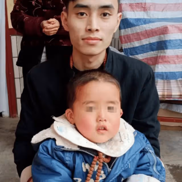 26歲網紅中原黃哥直播中拼酒猝死,曾稱錢比命重要,老婆悲痛發聲