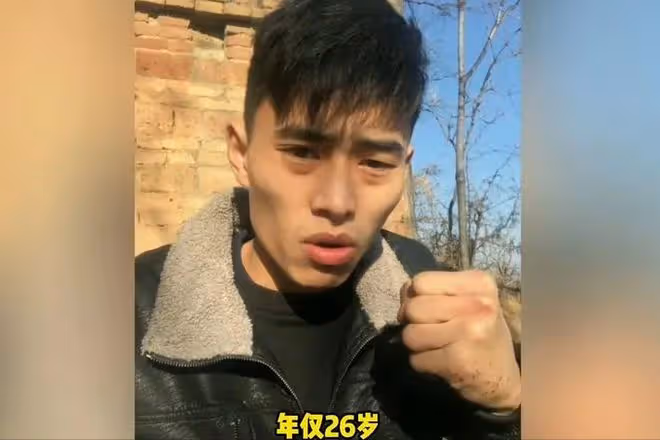 26歲網紅中原黃哥直播中拼酒猝死,曾稱錢比命重要,老婆悲痛發聲