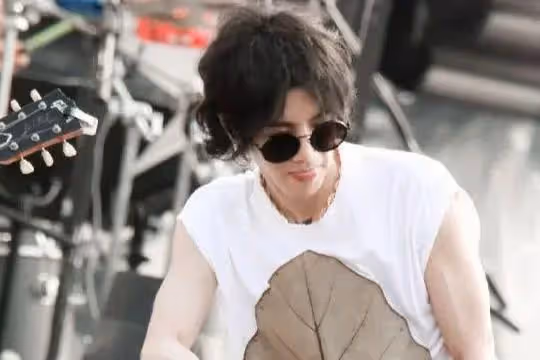 五月天惹眾怒!邀華晨宇出席演唱會,退票潮湧現,現場一度失控!