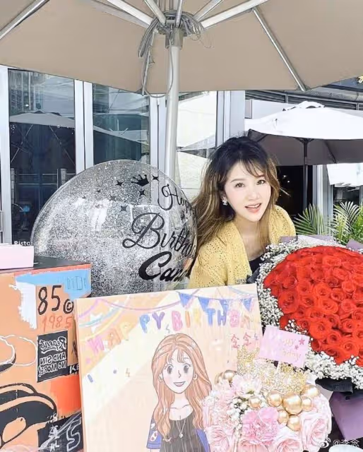 闊太李念38歲生日，三胎臨盆在即提前慶祝，富豪老公送超大束玫瑰