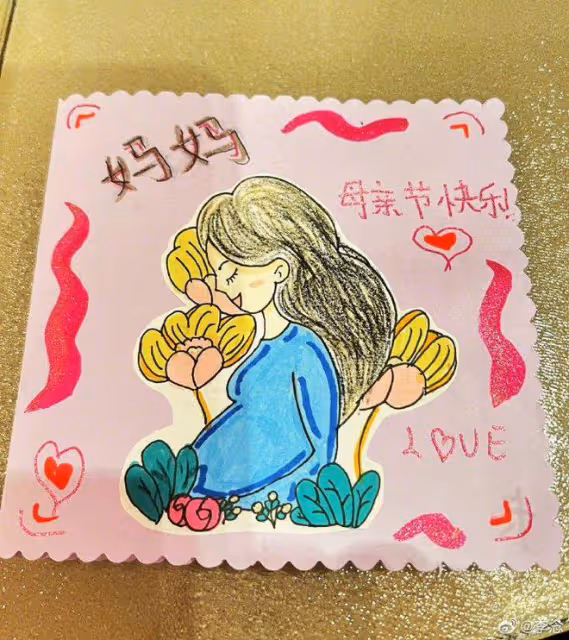 闊太李念38歲生日，三胎臨盆在即提前慶祝，富豪老公送超大束玫瑰