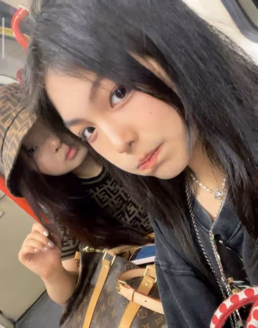 李湘為13歲女兒慶兒童節，王詩齡變瘦變美淑女范足，笑起來像媽媽