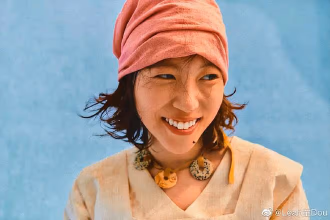 偶遇王菲女兒練拳擊,竇靖童反戴帽子紋身搶鏡,打拳動作利落帥氣