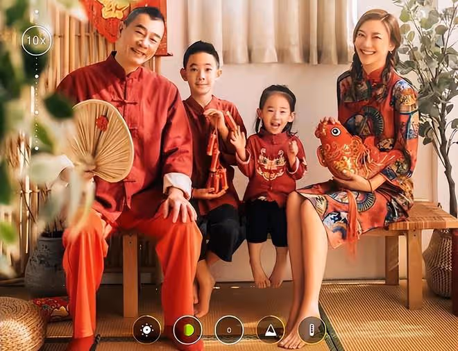 陳小春小兒子3歲生日照，hoho留長發好秀氣，笑起來像爸又像媽