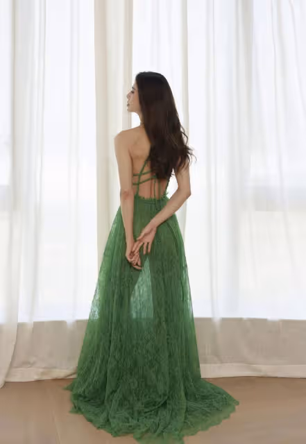 李若彤還真是不服老!穿大紅色抹身材裙盡顯優雅高貴,這氣質簡直了