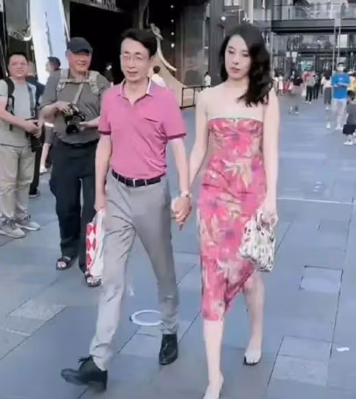 後續來了!國企高管與女下屬牽手被曝光後,2人均被停職接受調查