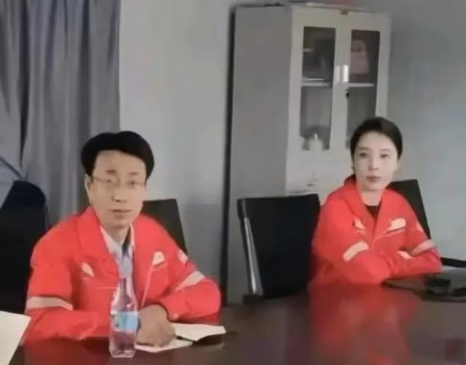 一次偶然的街拍,讓47歲的胡總下馬的董小姐,到底什麼來頭