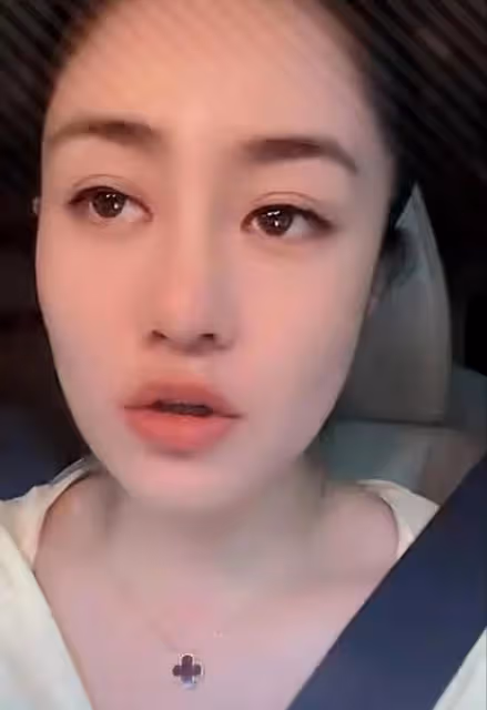 王小懞直播被嘲諷,流淚表示丈夫服刑15年,單親媽媽帶小孩太辛苦