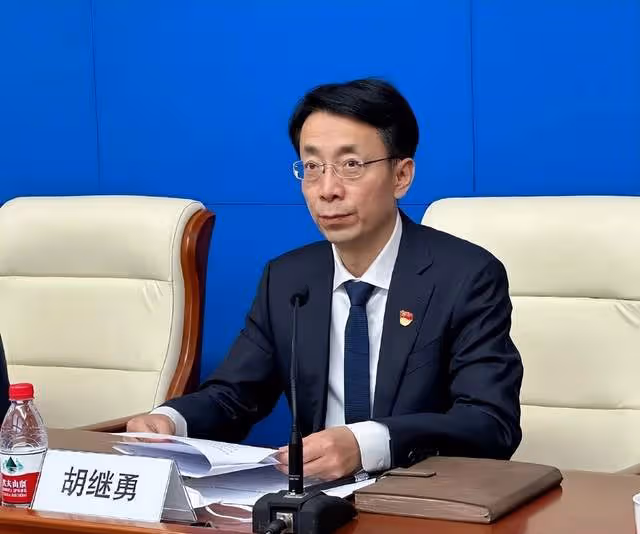胡繼勇被免職,董小姐諸多尺度照及黑料被扒,父親身份疑似曝光!