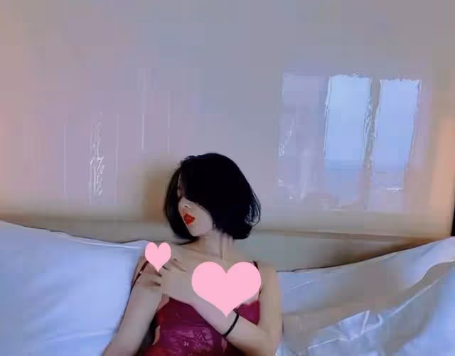 「董小姐」來不及刪除的照片流出,各種風格皆有!難怪胡總被迷