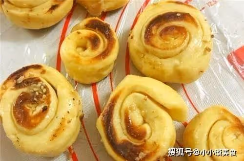 想吃麵包不用買,在家做,不用烤箱,鬆軟如棉花,放幾天都不硬~