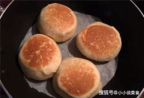 想吃麵包不用買,在家做,不用烤箱,鬆軟如棉花,放幾天都不硬~