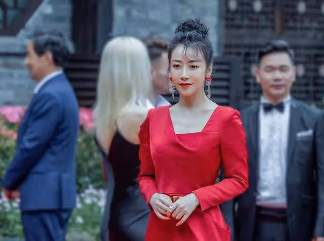 迪麗熱巴《公訴》劇情漸入佳境,施小虎自殺真相終於水落石出