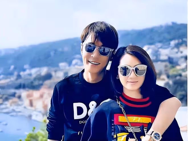 張丹峰洪欣離婚鬧劇後首度合體直播,夫妻倆積極互動恩愛如初