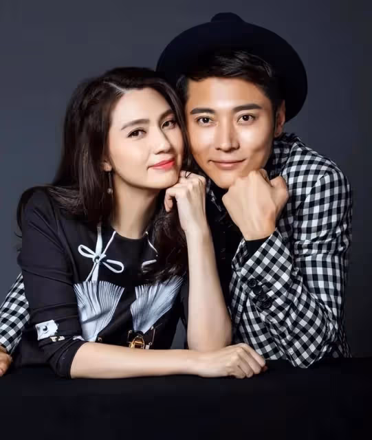 張丹峰洪欣離婚鬧劇後首度合體直播,夫妻倆積極互動恩愛如初