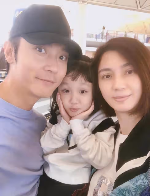 張丹峰洪欣離婚鬧劇後首度合體直播,夫妻倆積極互動恩愛如初
