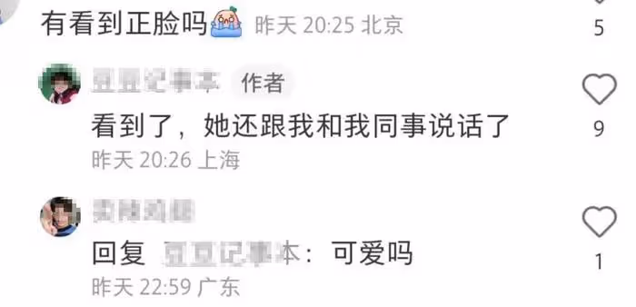 baby帶娃逛街被偶遇，6歲小海綿身高超過媽媽腰間，被贊活潑可愛